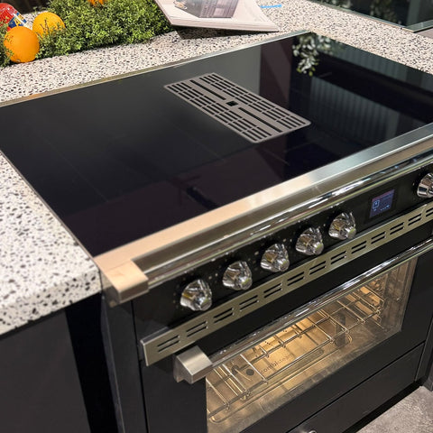 Steel Cucine inductie fornuis Ascot Mistral 100 met kookveldafzuiging | AQ9SF-4FIKW | Model 2026 | Close-up kookplaat met -afzuiging