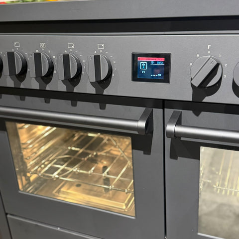 Steel Cucine inductie fornuis Genesi 100 Mistral All Black met kookveldafzuiging | GQ10SF-4FIKW NF | Model 2026 | Close-up bediening, knoppen en ovens