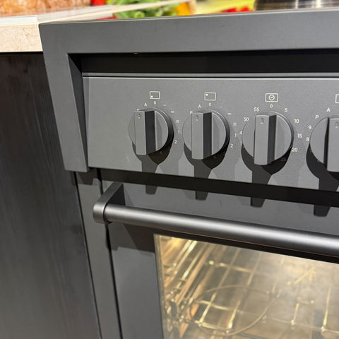 Steel Cucine inductie fornuis Genesi 100 Mistral All Black met kookveldafzuiging | GQ10SF-4FIKW NF | Model 2026 | Close-up knoppen